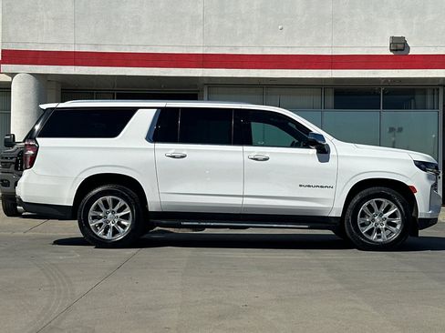 Used 2023 Chevrolet Suburban Premier image 7