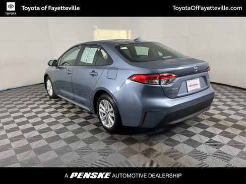 Used 2025 Toyota Corolla LE w/ LE Premium Package image 11