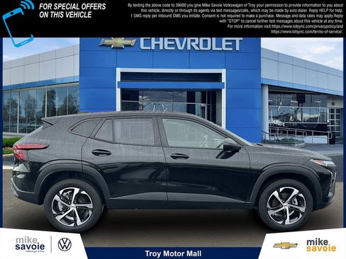 Certified 2024 Chevrolet Trax RS w/ Driver Confidence Package FWD image 2
