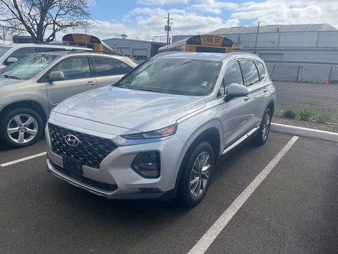 Used 2019 Hyundai Santa Fe SEL image 2