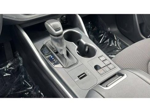 Certified 2025 Toyota Highlander LE FWD image 31