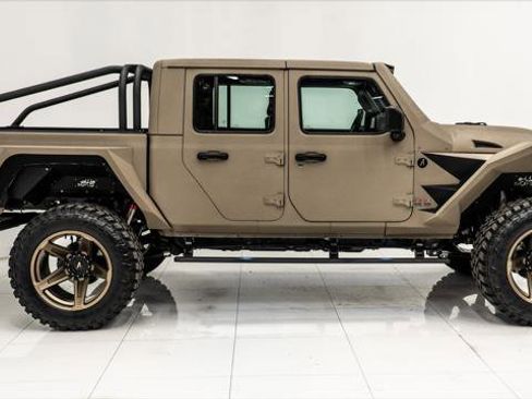 Used 2025 Jeep Gladiator Sport image 9