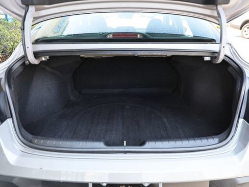 Used 2024 Hyundai Elantra SEL FWD image 28