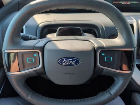 Used 2025 Ford Expedition Active image 9