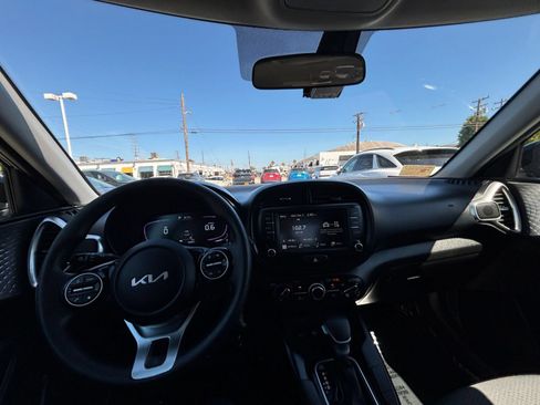 Used 2025 Kia Soul LX w/ LX Technology Package FWD image 59