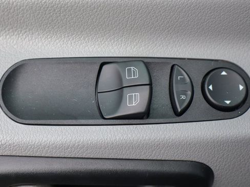 Used 2018 Mercedes-Benz Sprinter 2500 image 15