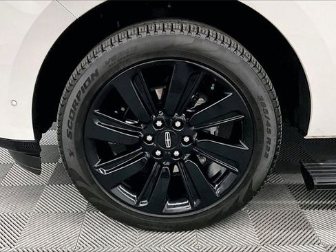 Used 2024 Lincoln Navigator Reserve image 9
