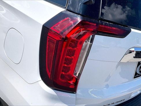 Used 2023 GMC Yukon SLE AWD/4WD image 28