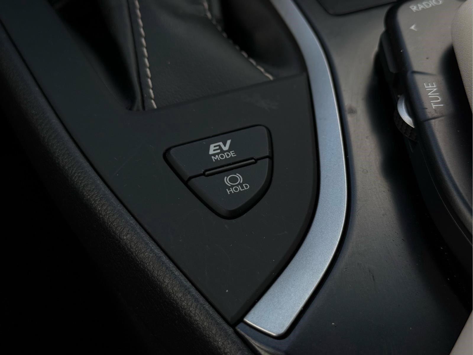 Used 2020 Lexus UX 250h w/ Premium Package AWD/4WD image 30