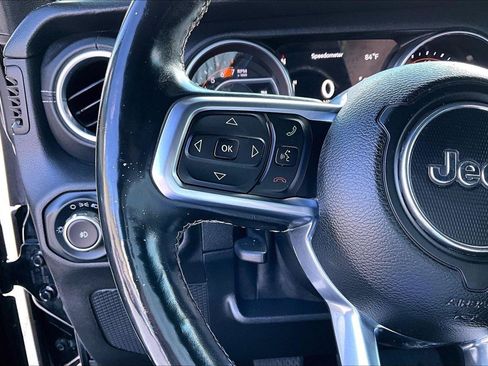Used 2018 Jeep Wrangler Unlimited Sahara AWD/4WD image 11