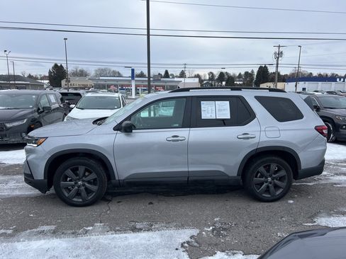 Certified 2025 Honda Pilot Sport image 2