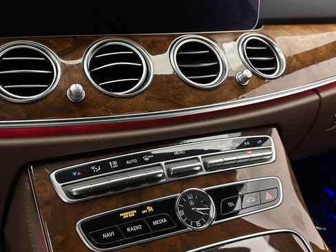 Used 2019 Mercedes-Benz E 300 w/ Premium 1 Package image 18