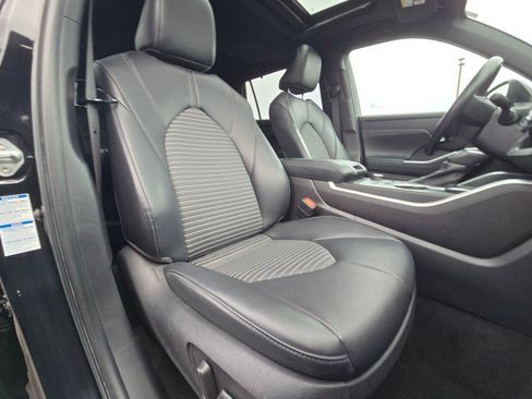 Used 2022 Toyota Highlander XSE image 13