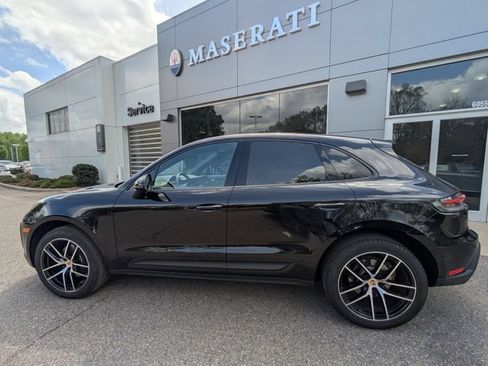 Used 2025 Porsche Macan AWD/4WD image 3