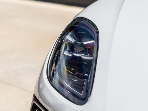Used 2024 Porsche Macan AWD/4WD image 16
