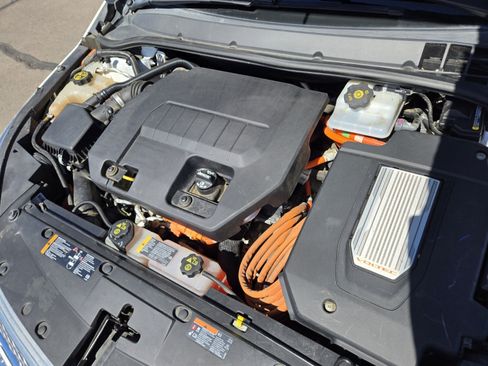 Used 2015 Chevrolet Volt FWD image 16