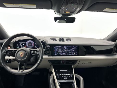 Certified 2025 Porsche Cayenne Coupe image 26