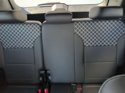 Used 2025 GMC Acadia Denali w/ Super Cruise Package FWD image 36