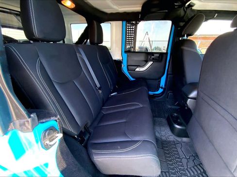 Certified 2017 Jeep Wrangler Unlimited Sahara w/ Dual Top Group image 18