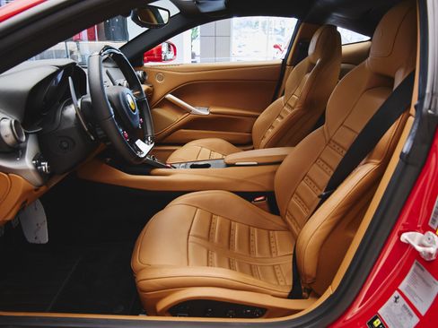 Used 2014 Ferrari F12 Berlinetta RWD image 31