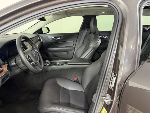 Used 2025 Volvo V60 B5 Cross Country Plus AWD/4WD image 18