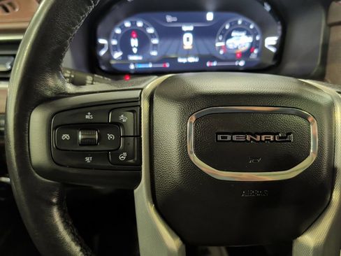 Used 2022 GMC Yukon XL Denali w/ Denali Premium Package image 29