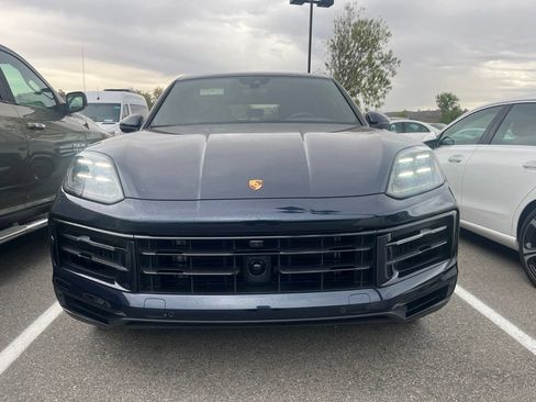 Used 2024 Porsche Cayenne S AWD/4WD image 3