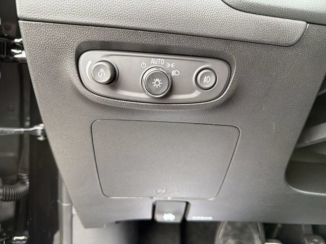 Used 2023 Buick Encore GX Select w/ Sport Touring Package FWD image 17
