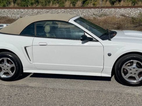 Used 2004 Ford Mustang Deluxe Convertible image 6