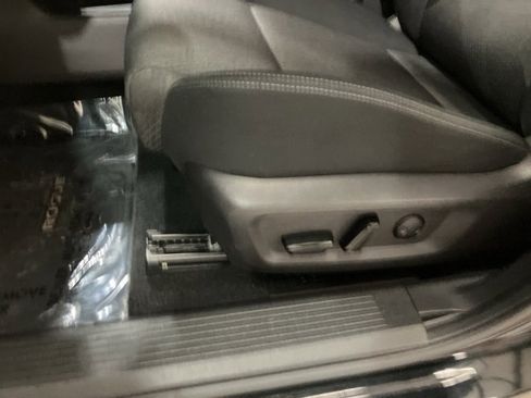 Used 2024 Nissan Rogue SV image 10