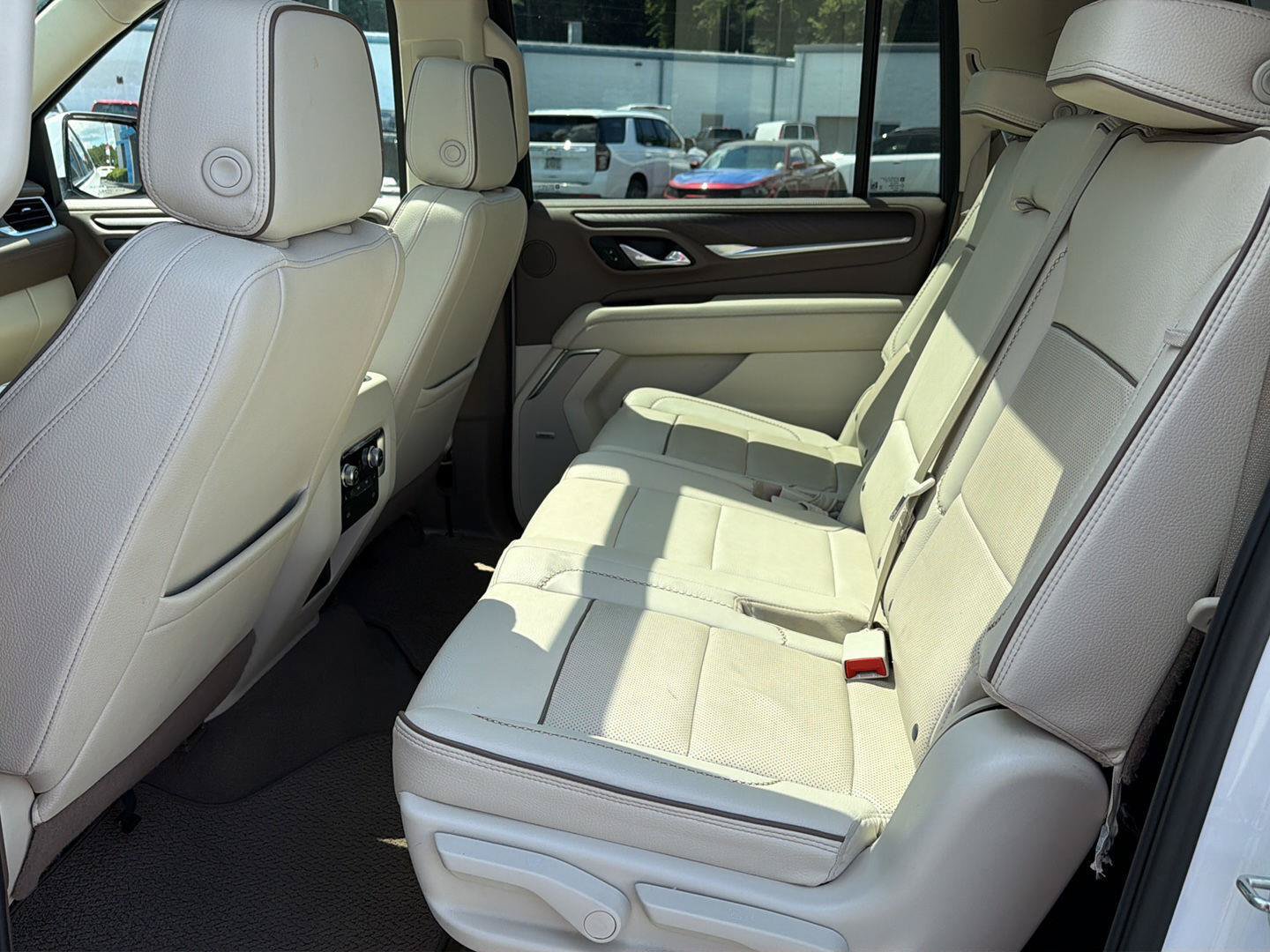 Used 2024 GMC Yukon XL Denali RWD image 11