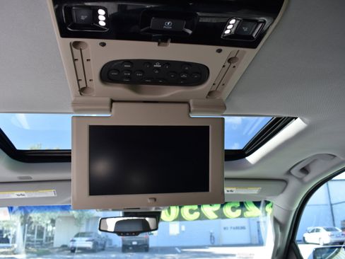 Used 2019 Chevrolet Suburban LT image 30