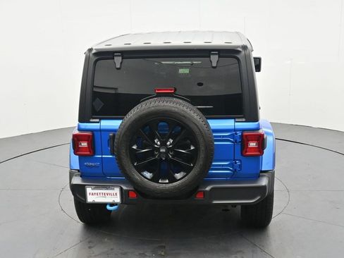 Used 2022 Jeep Wrangler Unlimited Sahara AWD/4WD image 22
