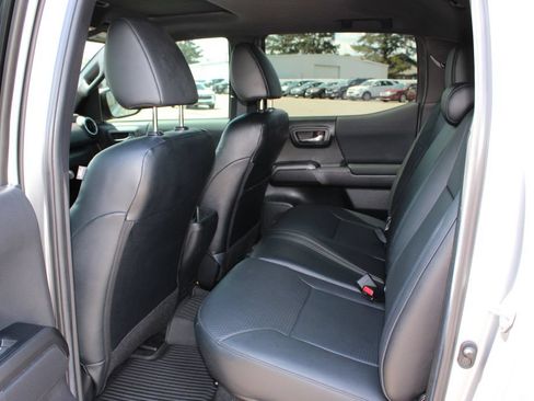Used 2023 Toyota Tacoma TRD Sport w/ TRD Premium Sport Package AWD/4WD image 16