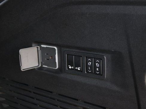 Used 2021 Chevrolet Tahoe LT w/ LT Signature Package image 13