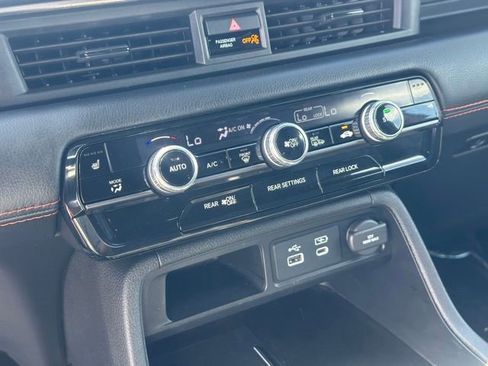 Used 2025 Honda Pilot TrailSport image 10