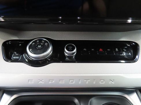 Used 2025 Ford Expedition Active image 67