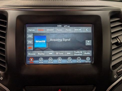 Used 2019 Jeep Cherokee Latitude Plus w/ Comfort/Convenience Group image 15