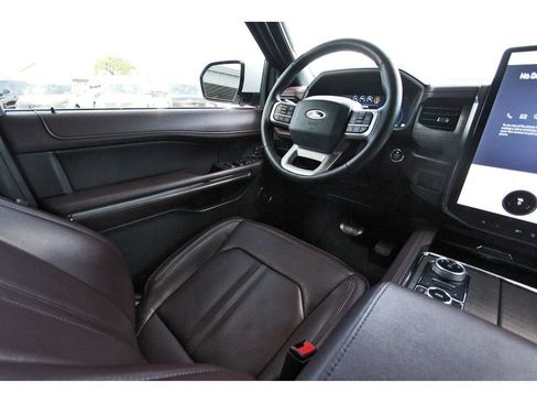 Used 2024 Ford Expedition Limited AWD/4WD image 9