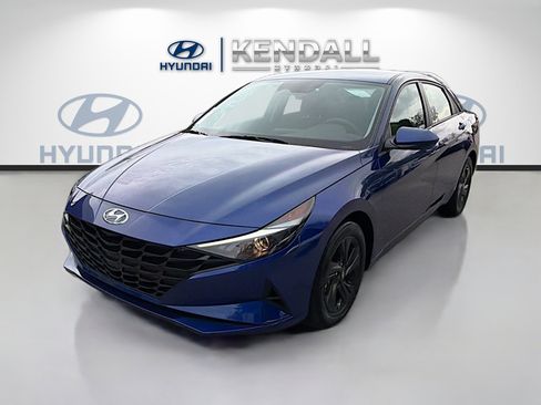 Used 2023 Hyundai Elantra SEL w/ Cargo Package image 3