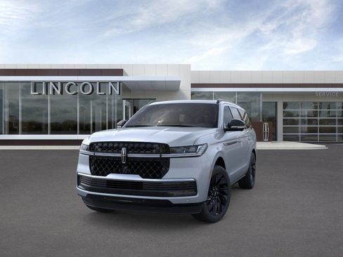 New 2025 Lincoln Navigator Reserve w/ Jet Appearance Package AWD/4WD image 2