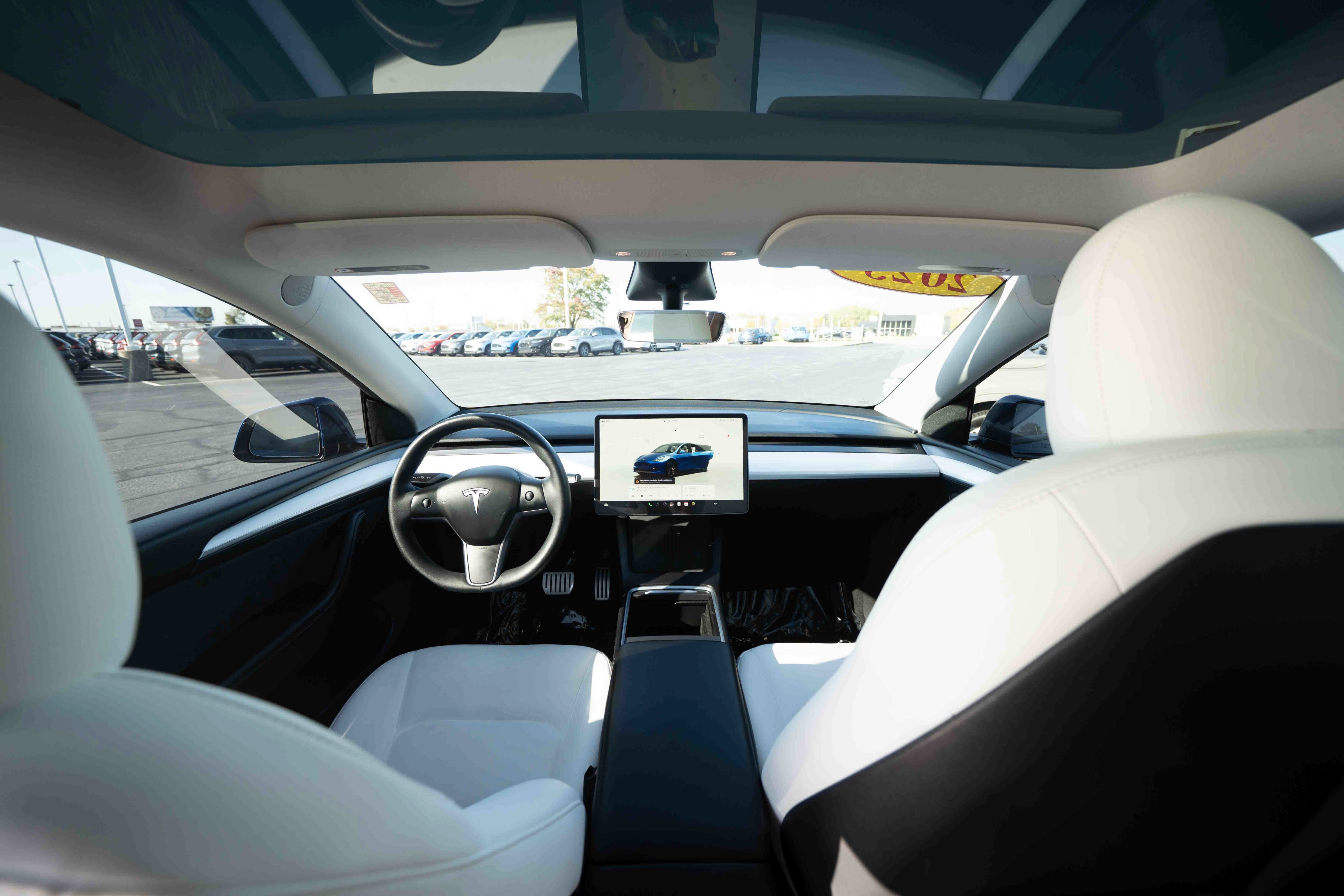 Used 2023 Tesla Model Y Performance AWD/4WD image 18