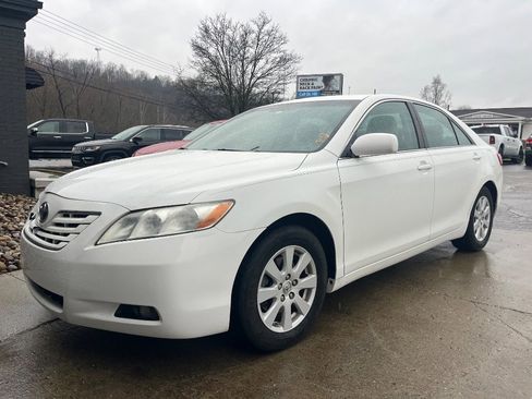 Used 2009 Toyota Camry XLE image 1