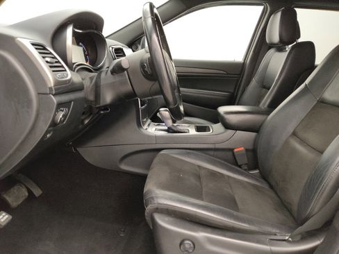 Used 2020 Jeep Grand Cherokee Laredo w/ Laredo X Package RWD image 17