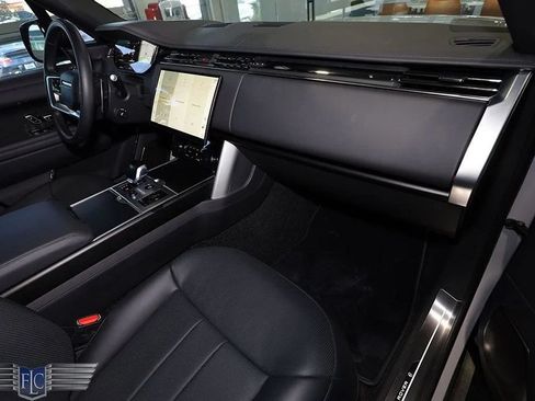 Used 2023 Land Rover Range Rover SV AWD/4WD image 30