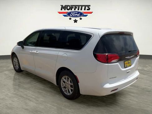 Used 2023 Chrysler Voyager LX FWD image 3