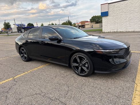 Used 2023 Honda Accord Sport image 19