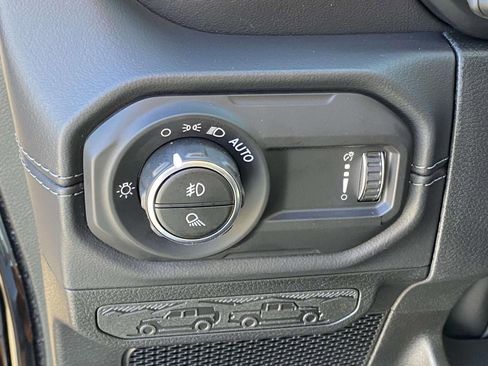 New 2025 Jeep Gladiator Sport image 19