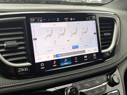 Used 2025 Chrysler Pacifica Select image 20