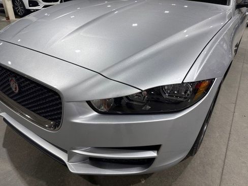 Used 2017 Jaguar XE Premium image 33